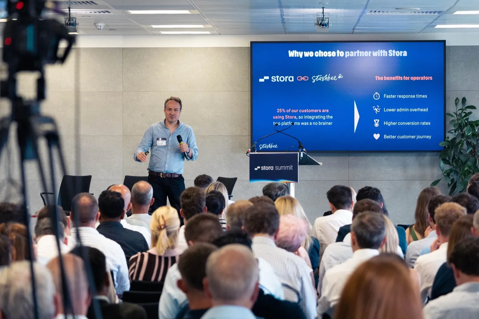 David Mantle, CEO and Co-founder of Stashbee, presenting on why Stashbee partnered with Stora at Stora Summit